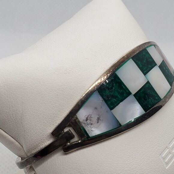 Alpaca Mexico Silver, Green, & Mother of Pearl Checkered Bracelet - Picture 3 of 6